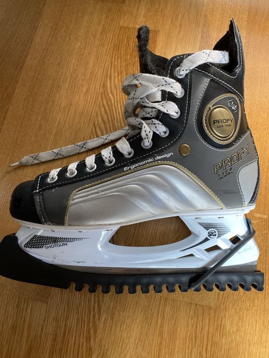 Коньки хоккейные