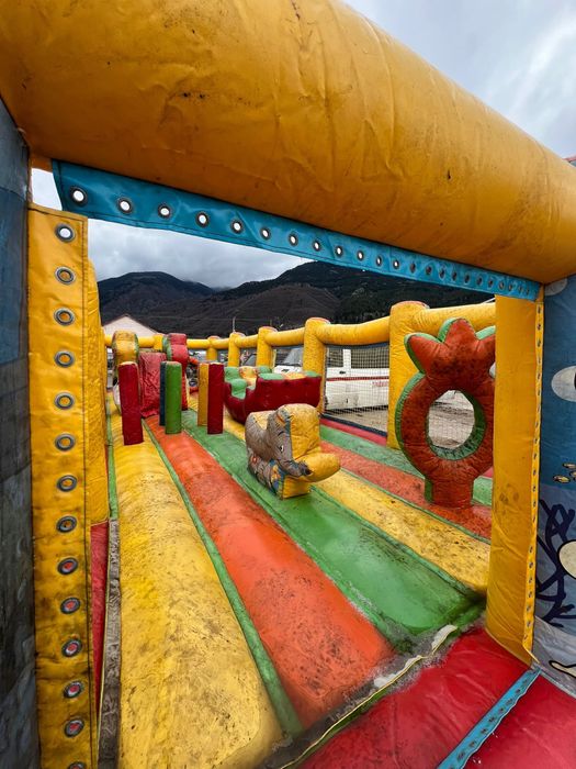 Надуваем батут Спондж Боб