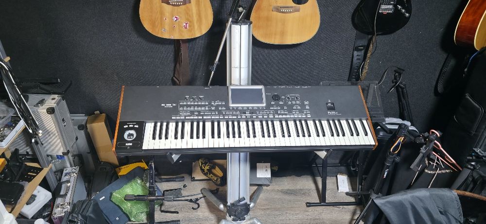 Korg PA 3Le 67 clape cu stativ pt doua clape