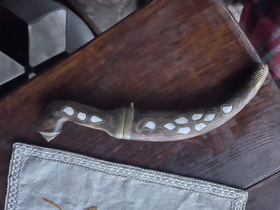 Стар ритуален нож седефен и месингов обков