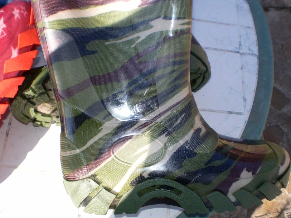 Детски гумени ботуши, нови, последни Итальянски са, фирма Тино.