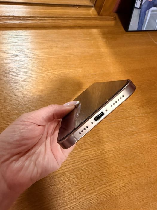 Iphone 16 pro max gold