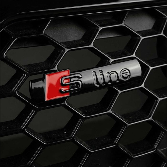 Emblema S line Grila Fagure Negru Lucios