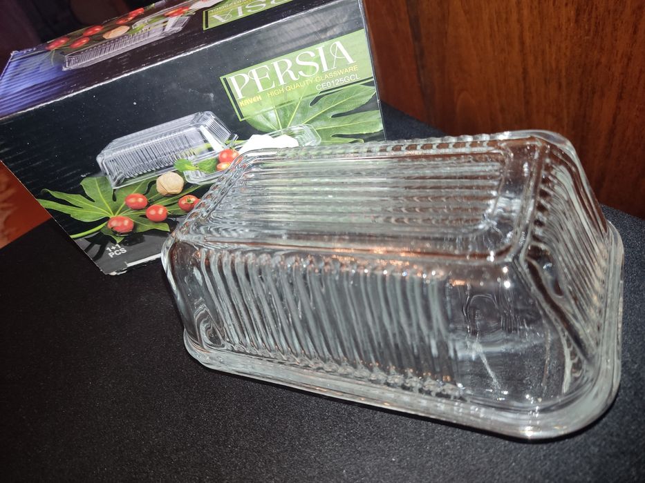 Стеклянная маслёнка, вместительная