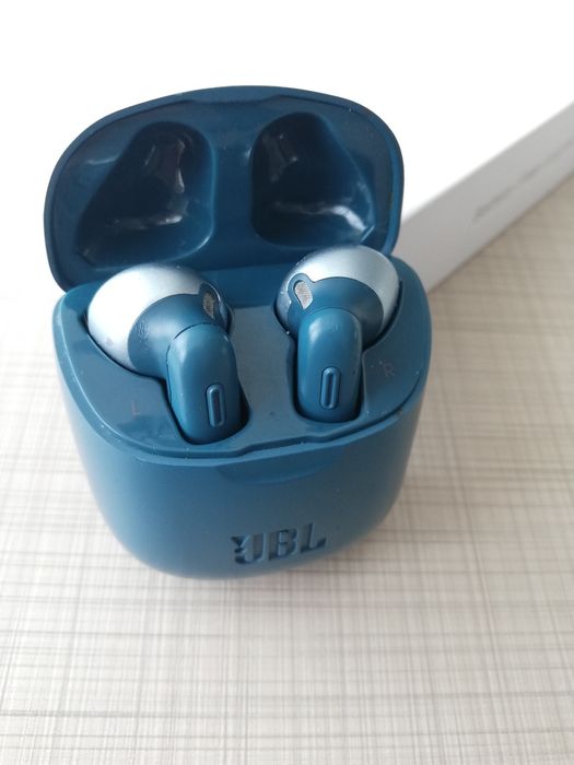 Блутут слушалки JBL Tune TWS225