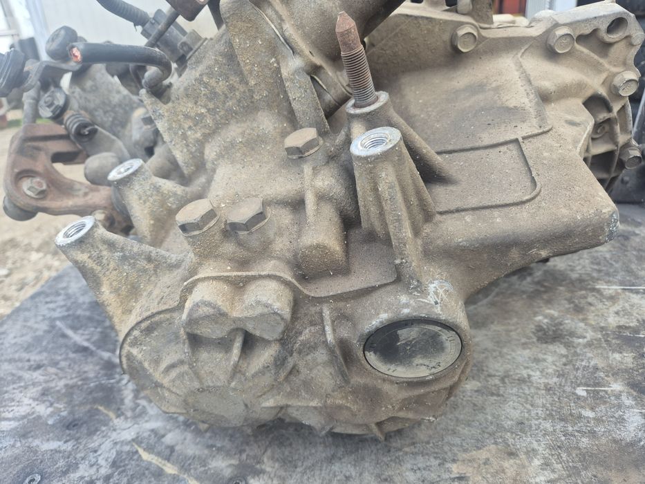 Cutie viteze manuala 4x2 mitsubishi Asx 1.6 benzina an 2011