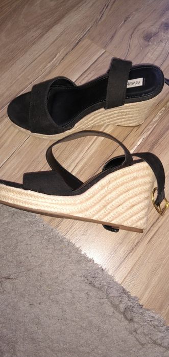 Sandale cu platforma