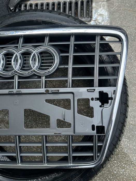 Audi A6/S6 C6 предна маска /решетка ОЕМ