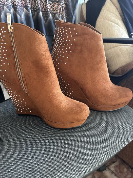 Продам ботинки зимние 40 размер