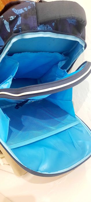 Продам рюкзак школьный б/у
