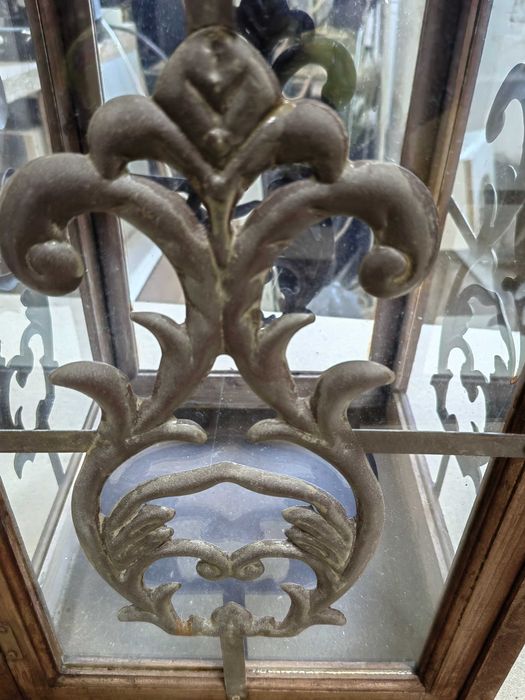 Античен фенер  .