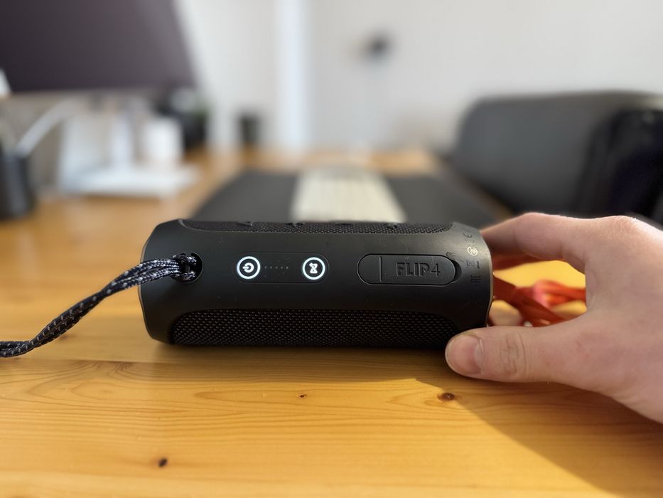 JBL Flip 4 Bluetooth Speaker