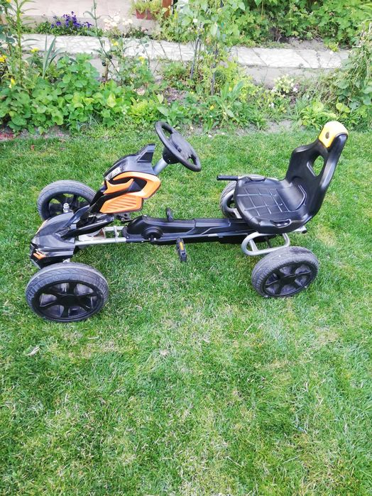 Голяма детска кола с оедали