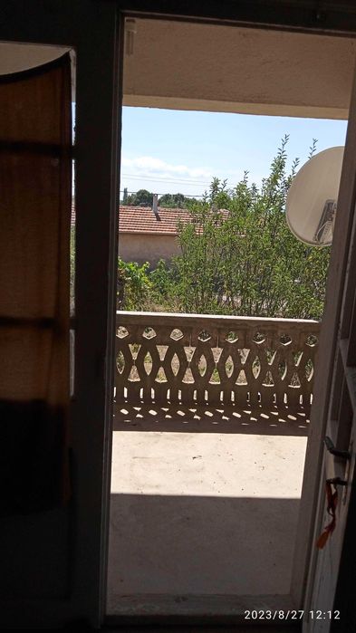 Продава се къща с двор, харман, градина и селскостопански постройки