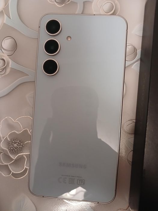 Продам телефон Samsung S24 FE 128GB