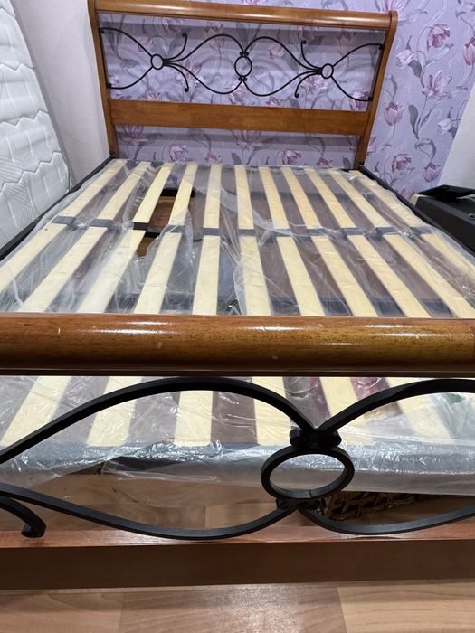 Продам 2х спальная кровать