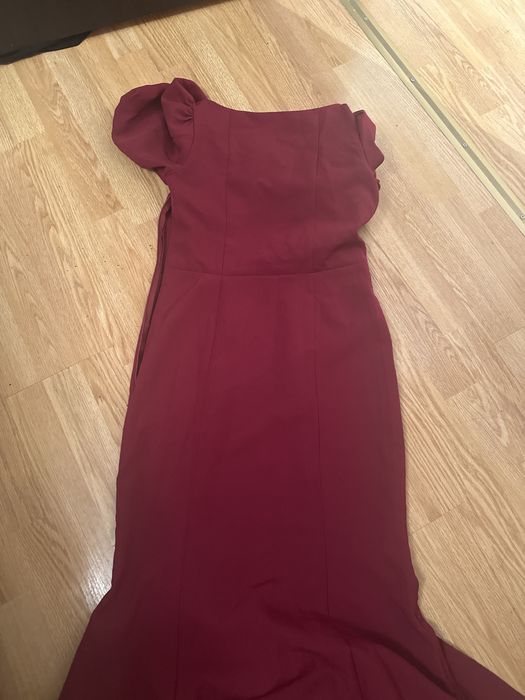 Платьяя красный