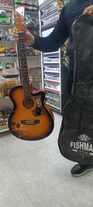 Gitara yangi holati zur zapqs simlar yangi chexollari blan