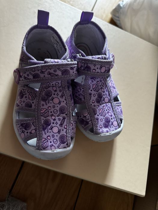 Продам детскую обувь