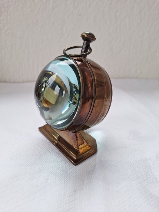 Часовник настолен бронзов с ретро дизайн 





Настолен бронзов часовн