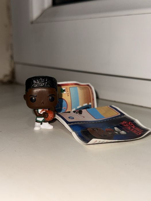 Фигурка Kinder Joy Stranger Things Очень странные дела ОСД Лукас