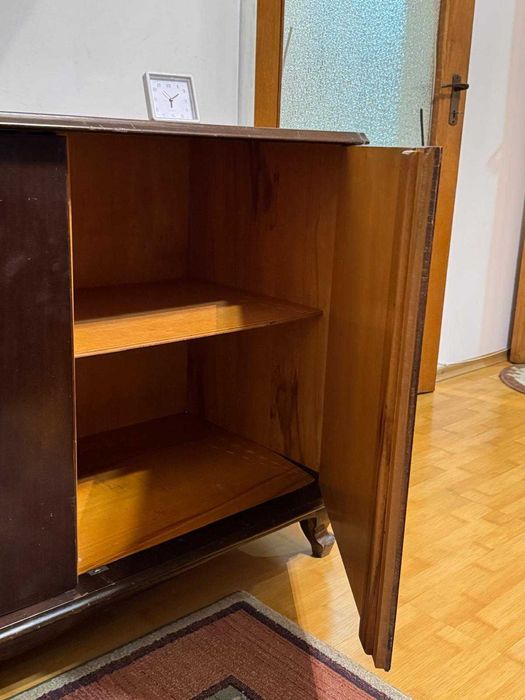 Comodă lungă din lemn masiv