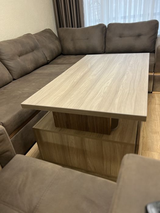 Холна маса с шкафове – модерна, много запазена