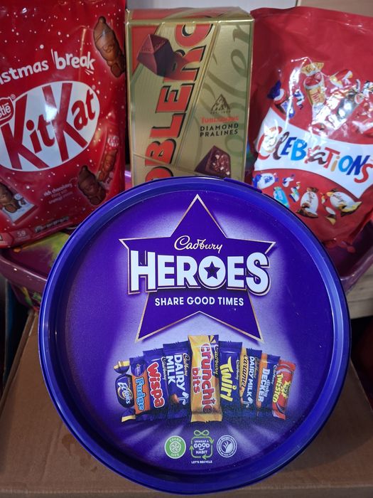 Продавам бонбони Селебрейшън, Herroes, Quality Street и портокали