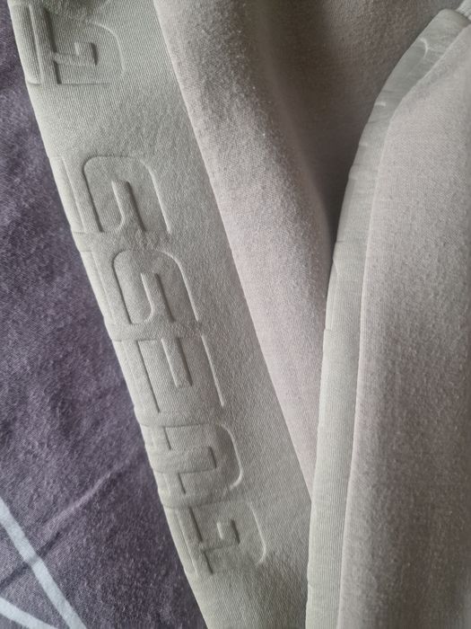 Продавам долнище GUESS