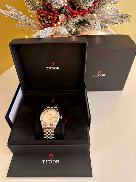 Tudor black bay one 41, часы