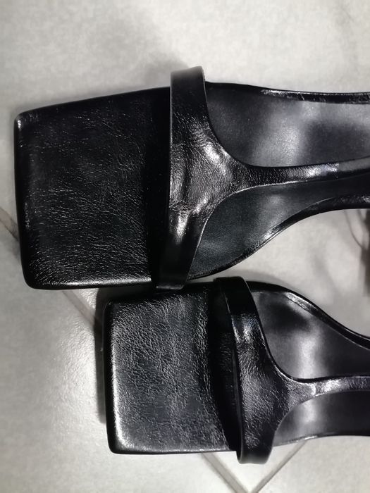 Vand sandale ZARA noi cu eticheta, marimea 39