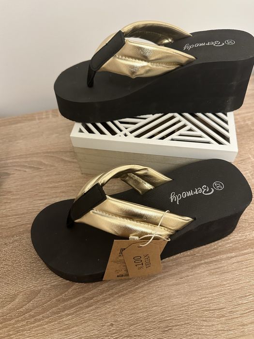 Slapi/papuci negru/auriu Bermody