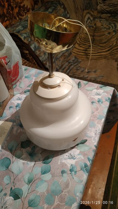 Продам люстру одна ламповая