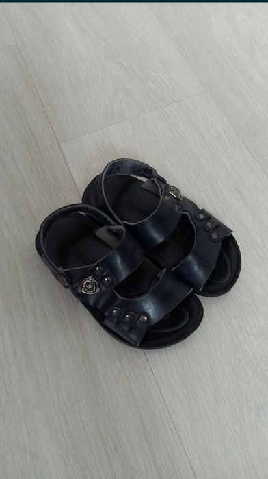 Продам детские шлепки-сандали