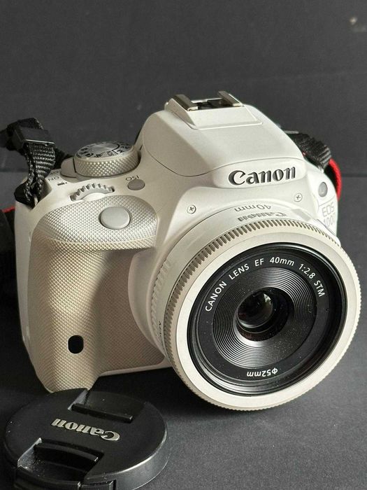 Kit Canon 100D 40 f/2.8 ALB fara incarcator (bonus card 64GB)