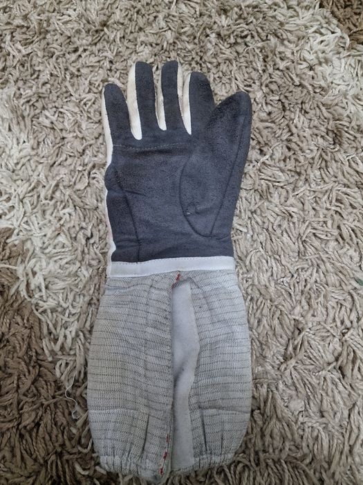 Vând Echipament de Scrima (sabie)