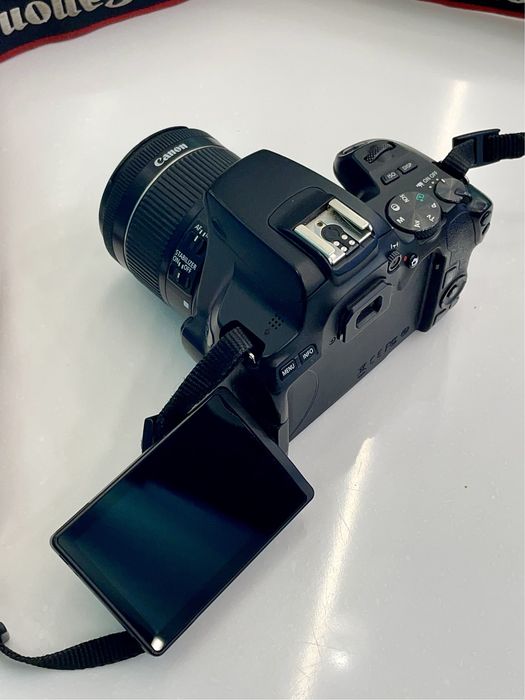 Камера Canon 250D