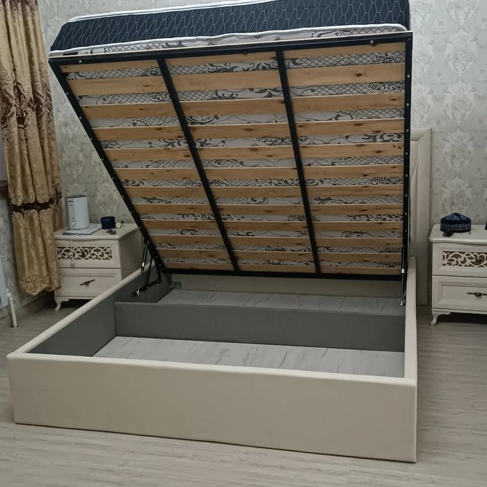 Кровать с механизмом