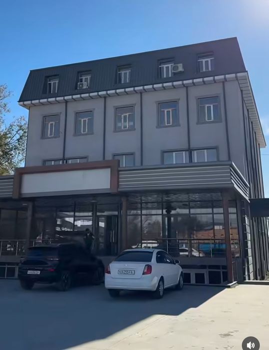 Xumo toyhona dogrusinda.4 qavatda.75kv.joy sotiladi.narxi 250mln sroch