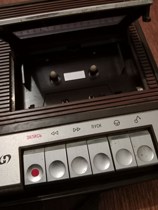 Продаю магнитафон СССР