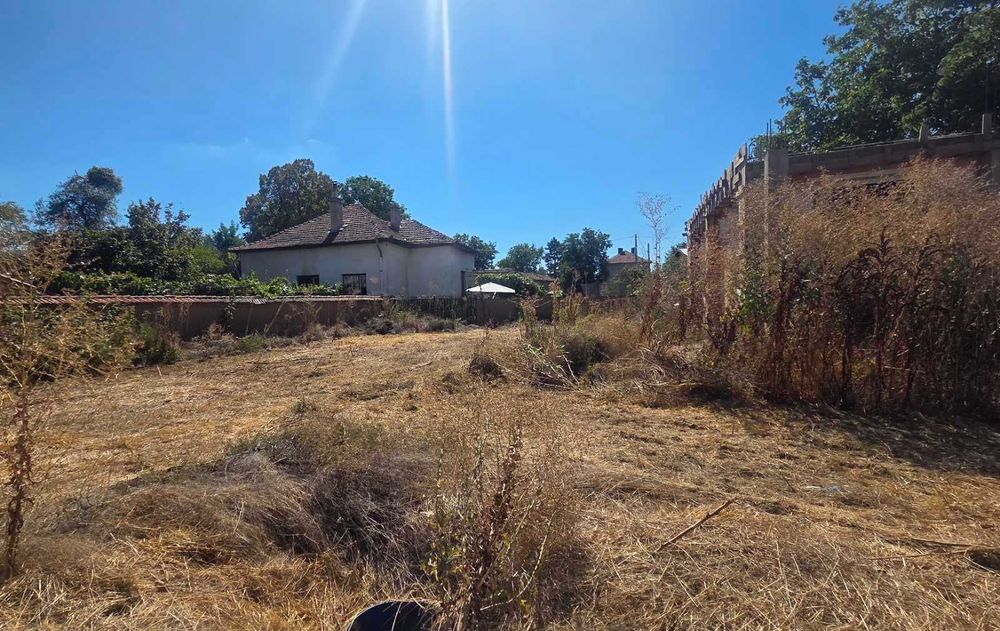 Къща с готови докумени в село Лесново