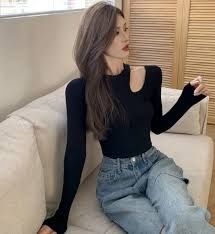 Ч наличии есть 2 цвета синая и чёрная