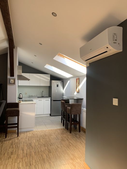 Дава се под наем Тристаен апартамент в Велико Търново, Център - 75 кв.м за 433.5 € - Снимка #2