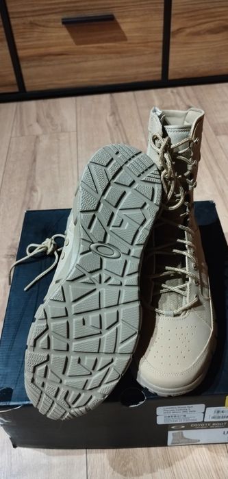 Bocanci vara oakley 44