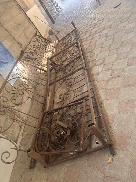 Железная оградка 11,6 метров высота 1 метр