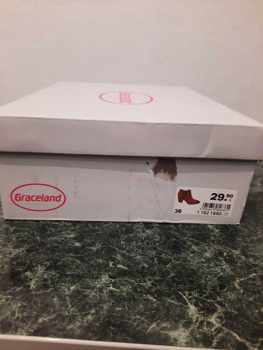 Vând botine mărimea 36