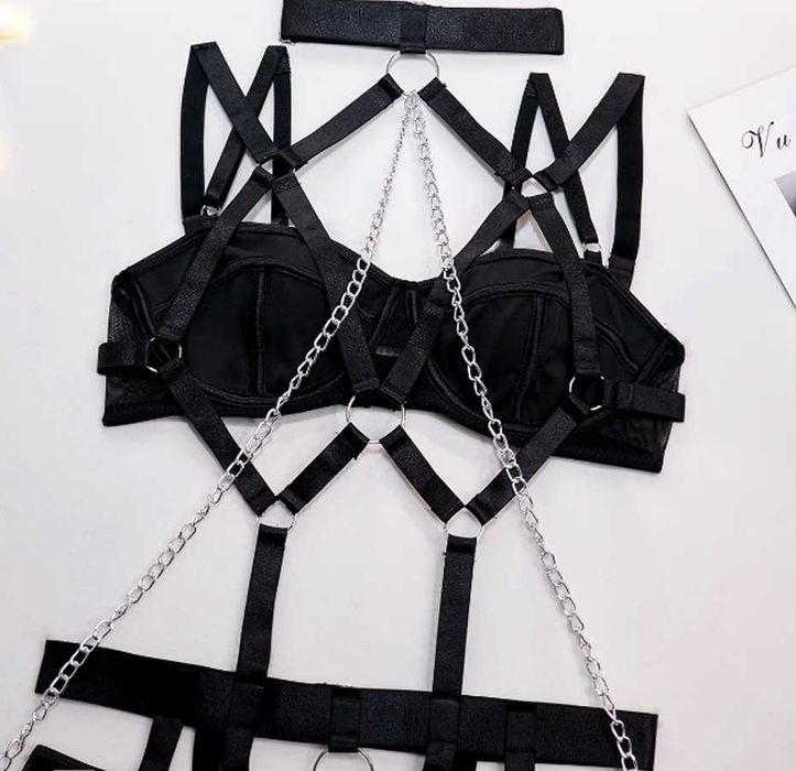 Ново! Секси черно бельо, бандажните ленти с верижката не са включени!