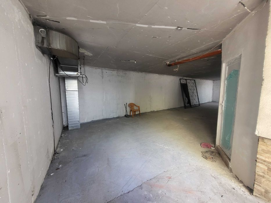 Дава се под наем Гараж / Паркомясто в София, Център - 102 кв.м за 420 € - Снимка #1