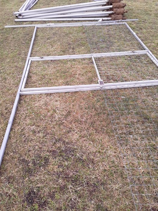 Vand cort pentru evenimente