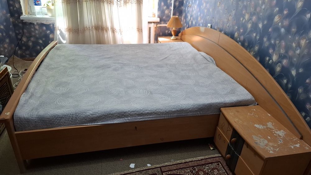 Отдам даром шкаф, кровать, писменный(компютерныный стол стол